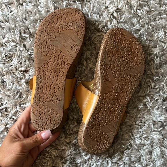 YOKONO || Womans 7.5 mustard yellow boho sandal flip flop style leather rubber - Picture 2 of 4